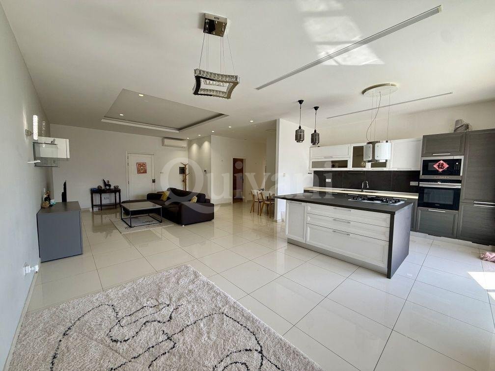 L-Ibrag Bright Apartment with Large Garage