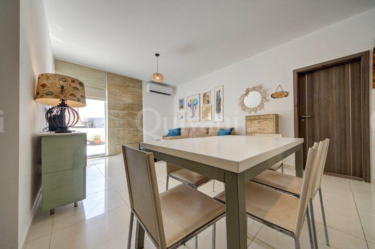 Top floor apartment with Large terrace