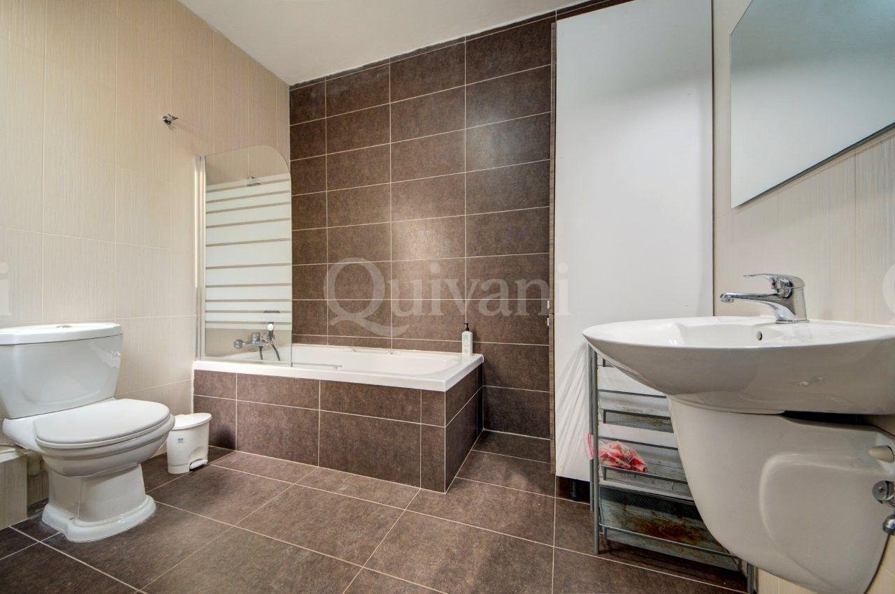 Top floor apartment with Large terrace