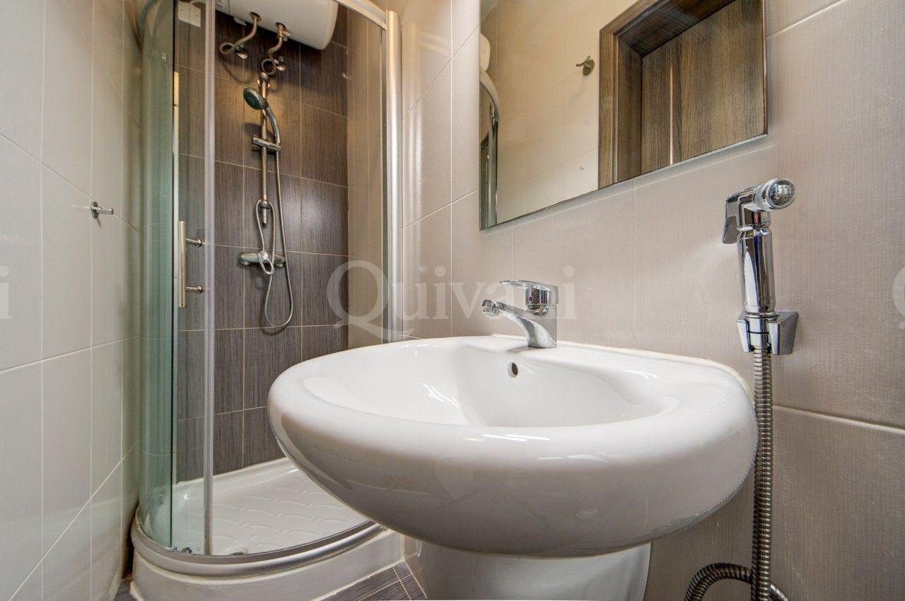 Top floor apartment with Large terrace
