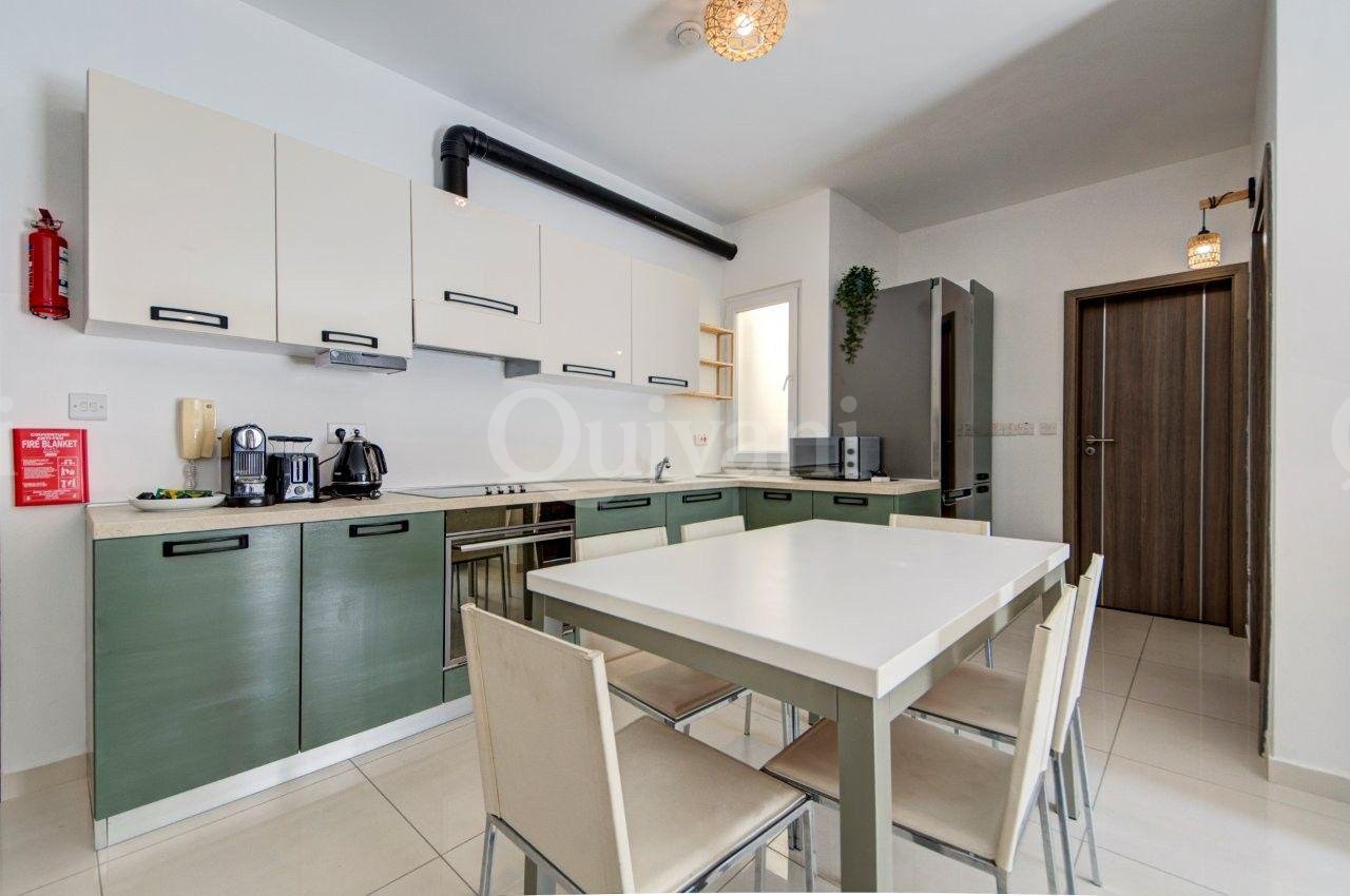 Top floor apartment with Large terrace