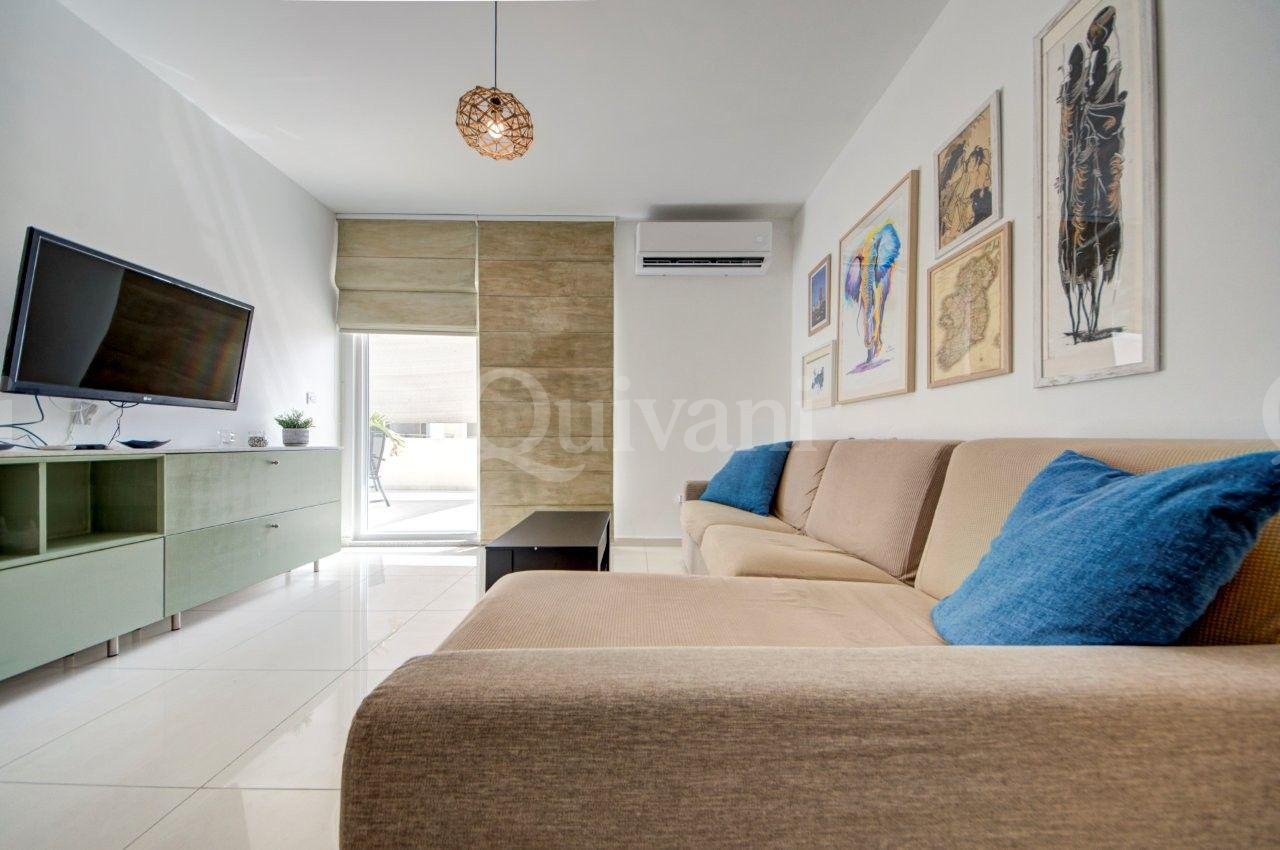 Top floor apartment with Large terrace