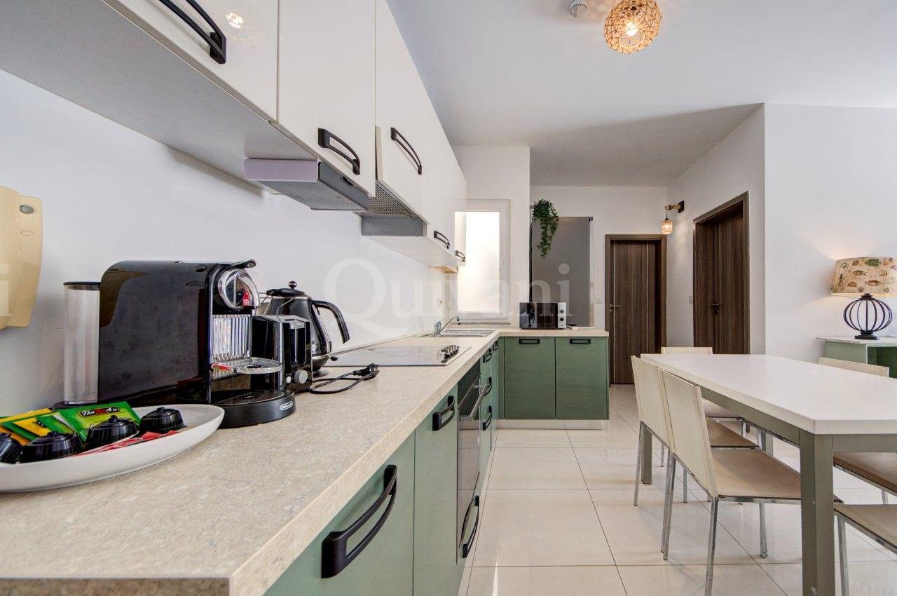 Top floor apartment with Large terrace