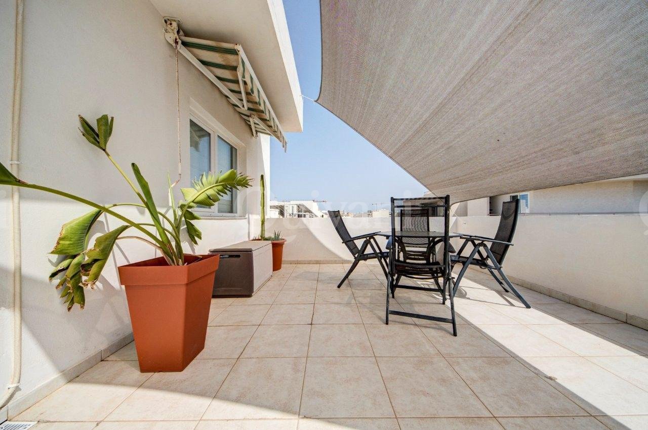 Top floor apartment with Large terrace