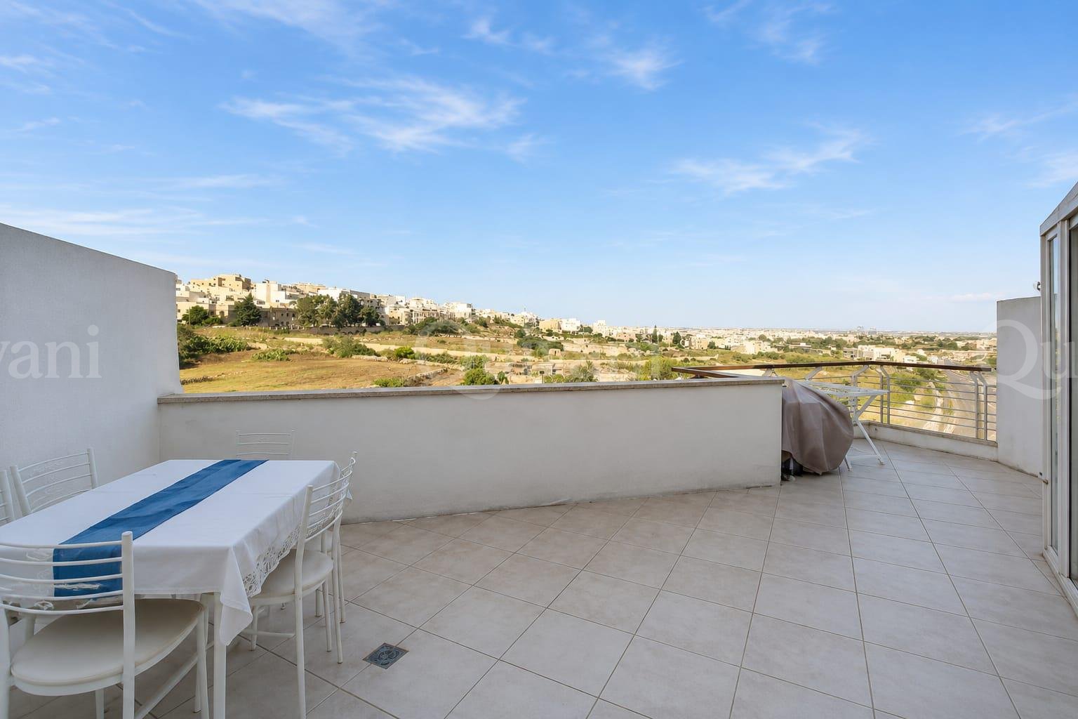 Mosta 3 Bedroom Penthouse with Town & Country Views – Mosta