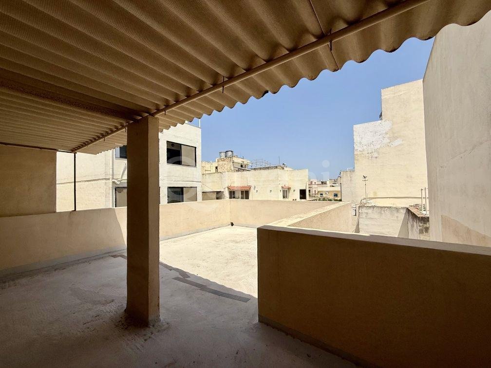 Birkirkara - Terraced House with Large Garage