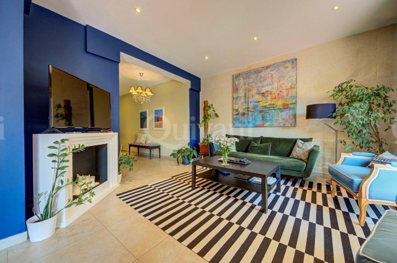 Sliema - Beautifully Furnished Apartment With Large Yard
