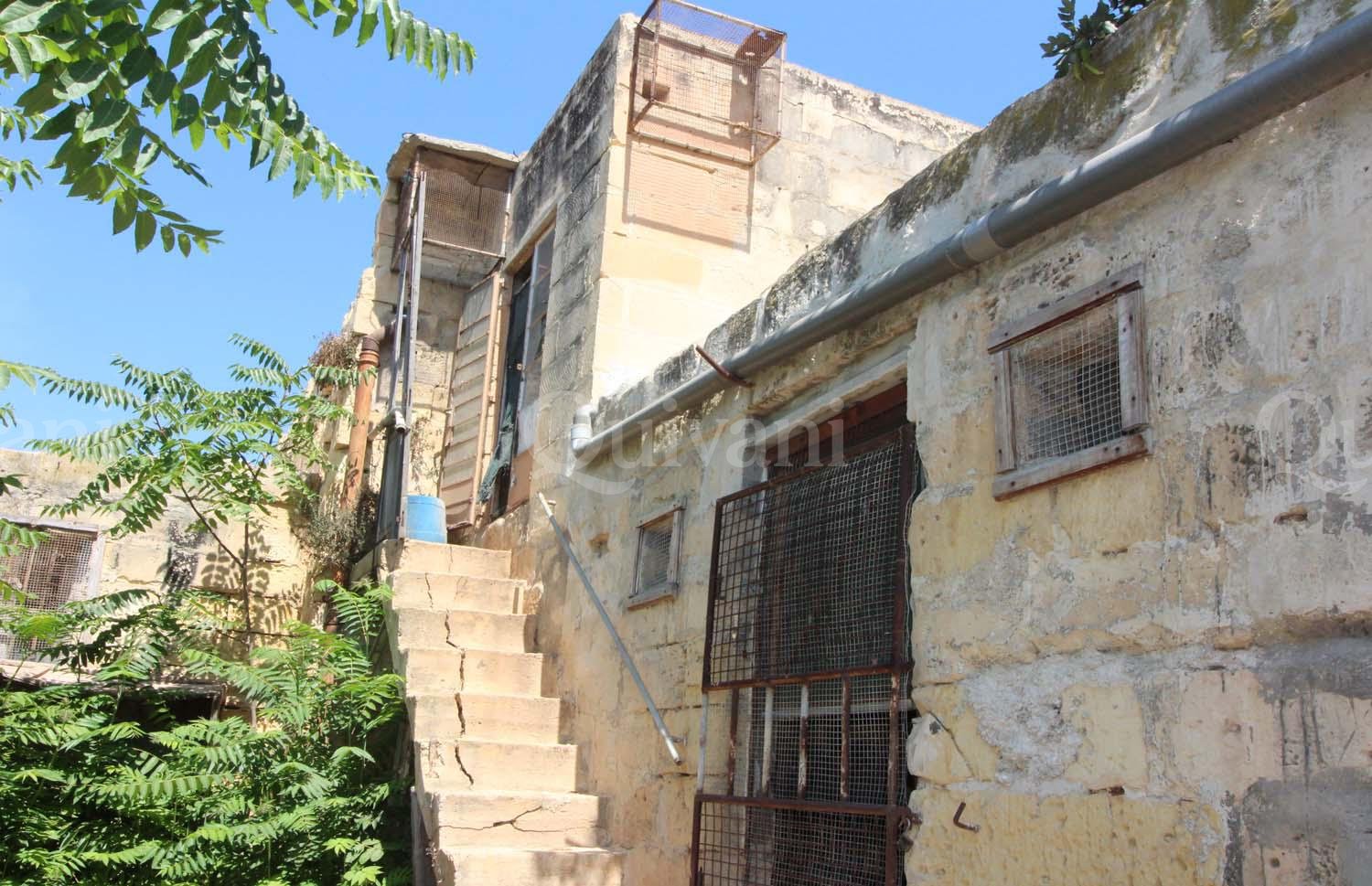 Kalkara, Unconverted Farmhouse