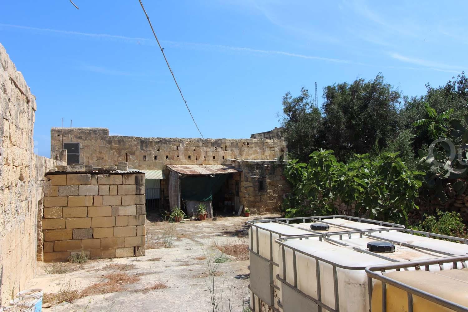 Kalkara, Unconverted Farmhouse