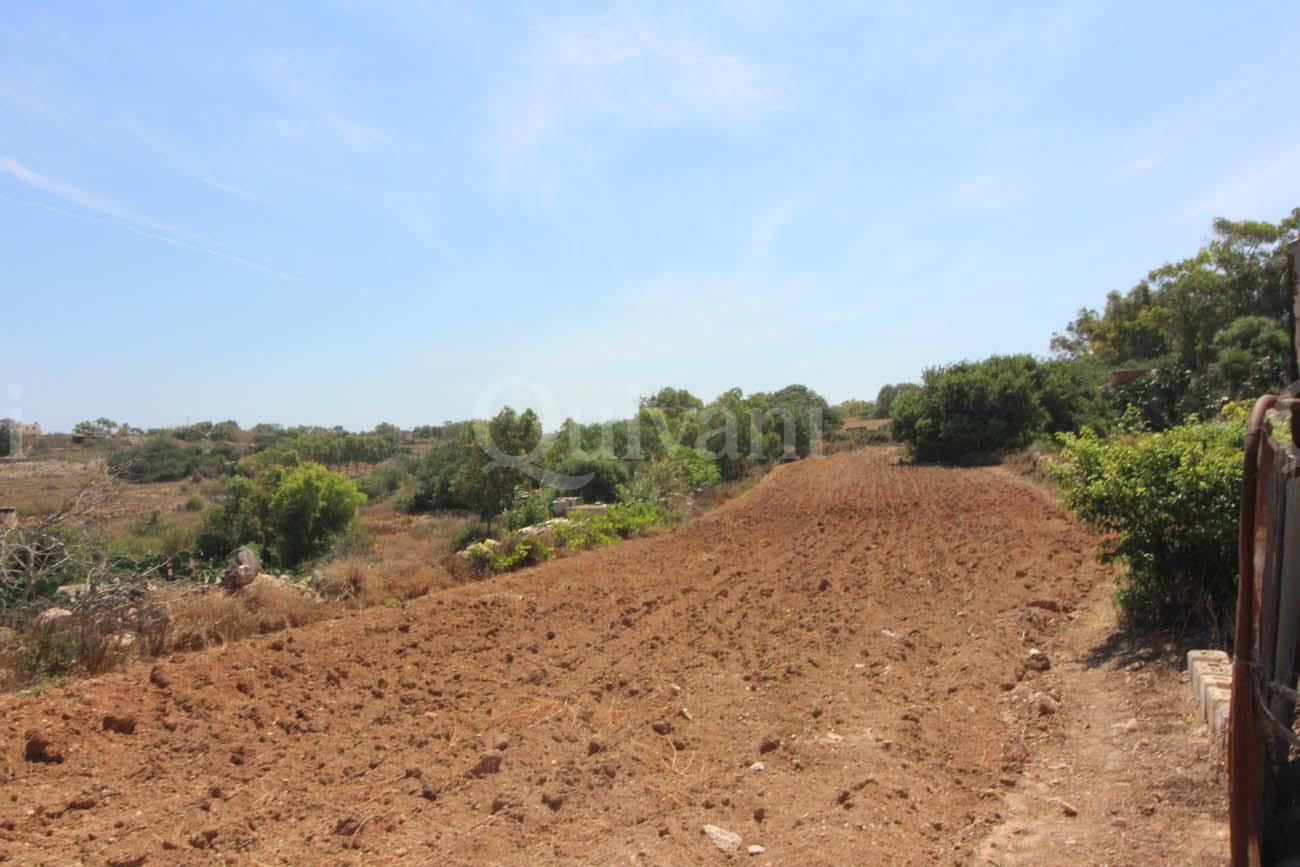 Kalkara, Unconverted Farmhouse