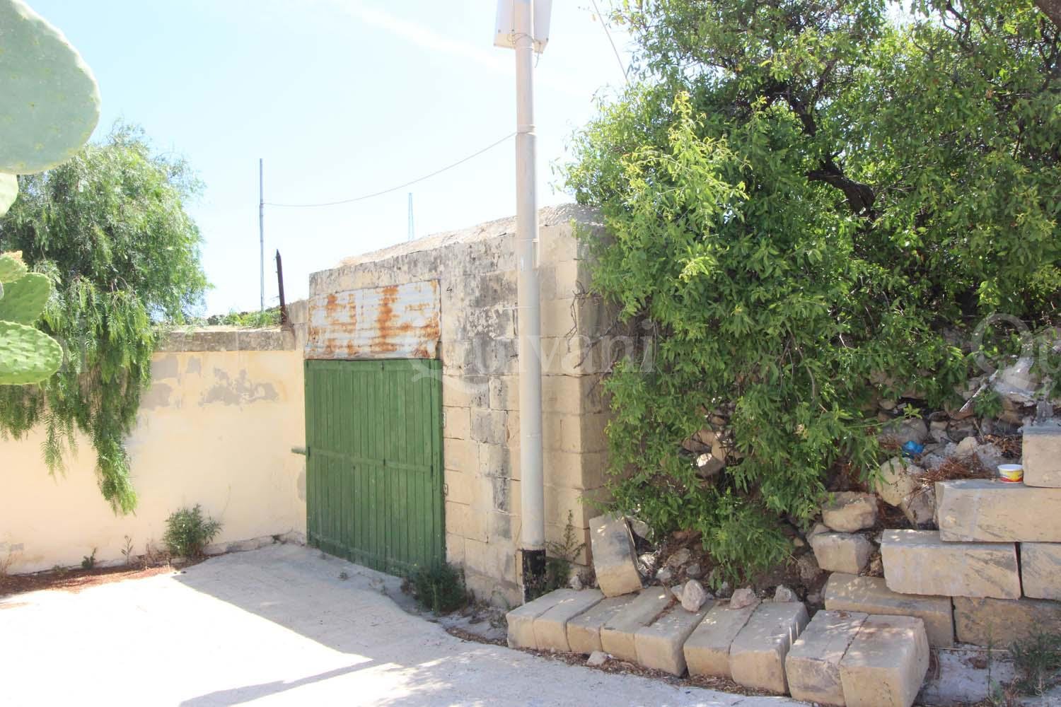 Kalkara, Unconverted Farmhouse