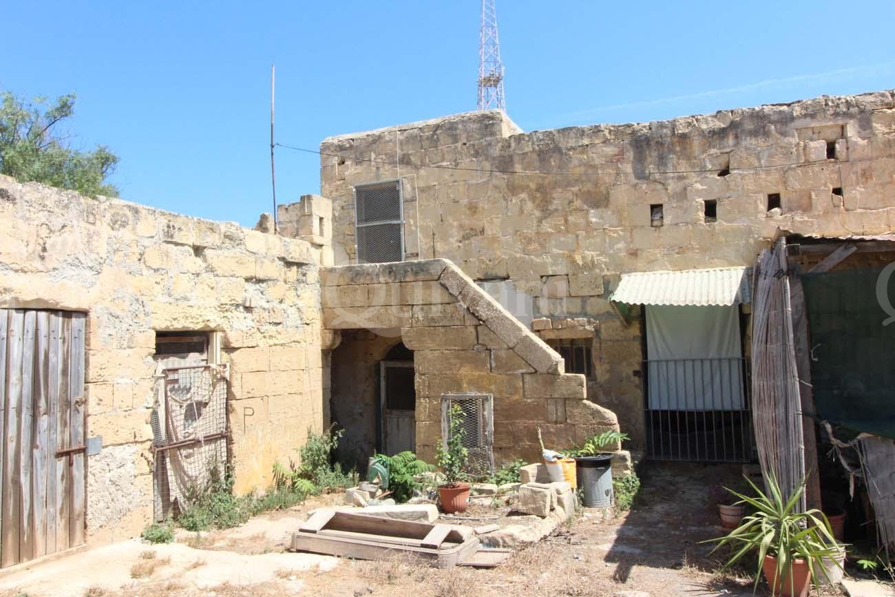 Kalkara, Unconverted Farmhouse