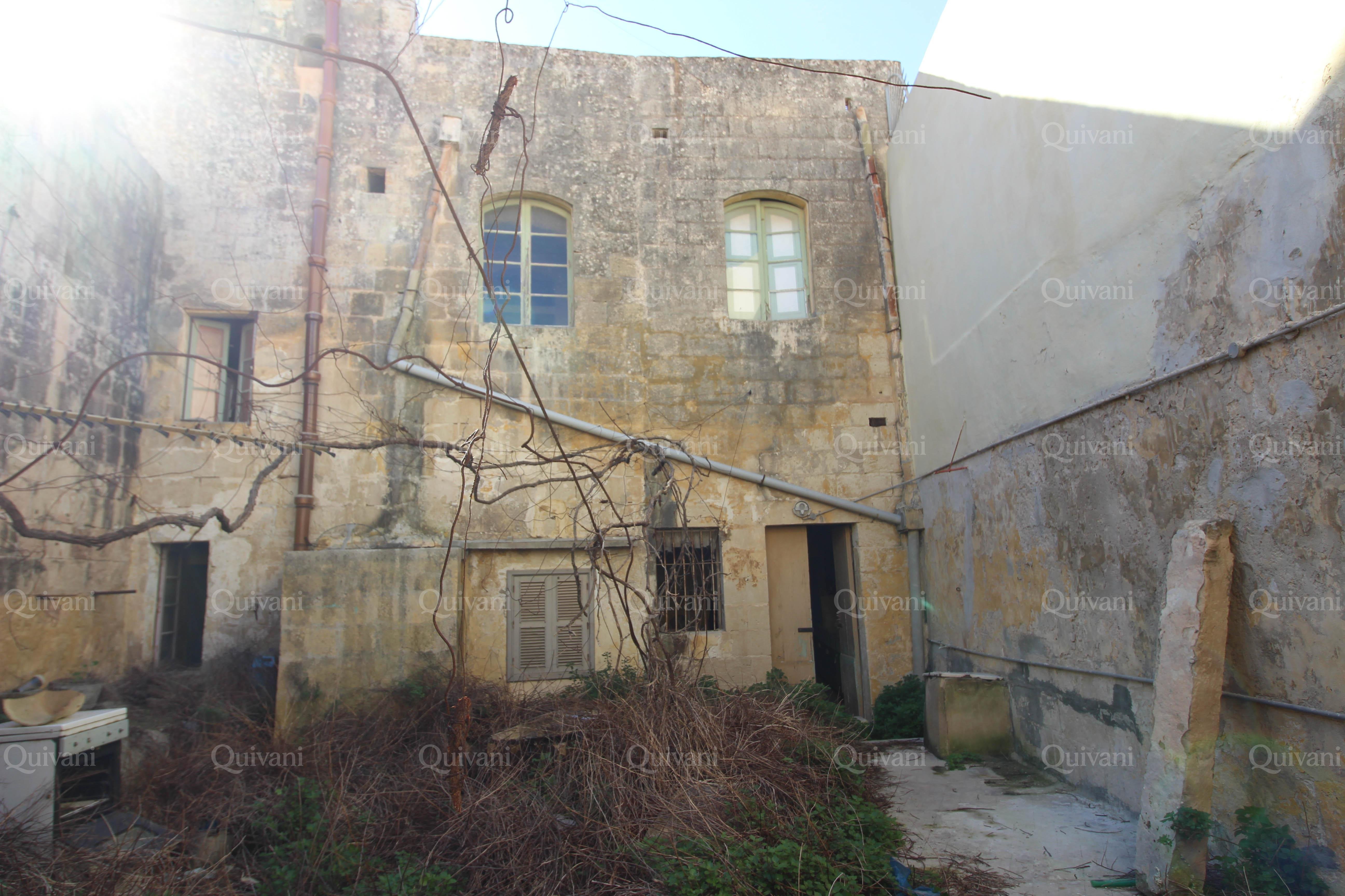 Naxxar, Unconverted House of Character
