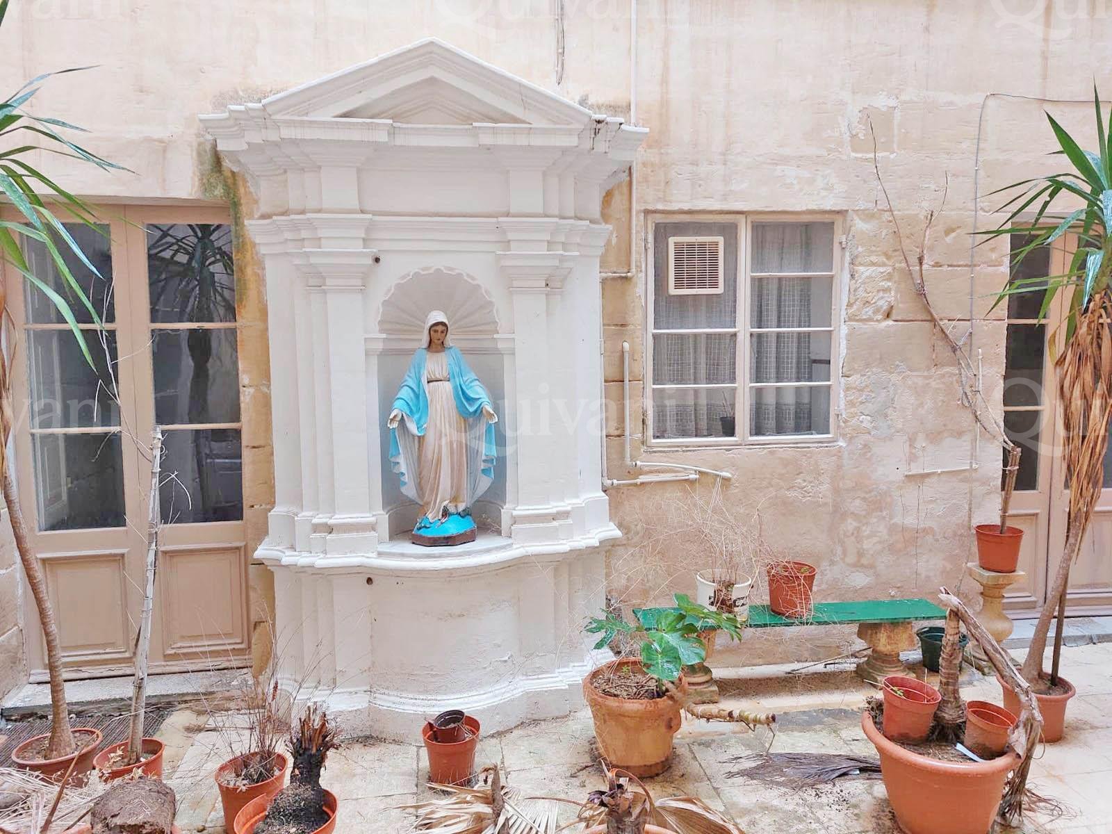 Qormi, Unconverted Townhouse