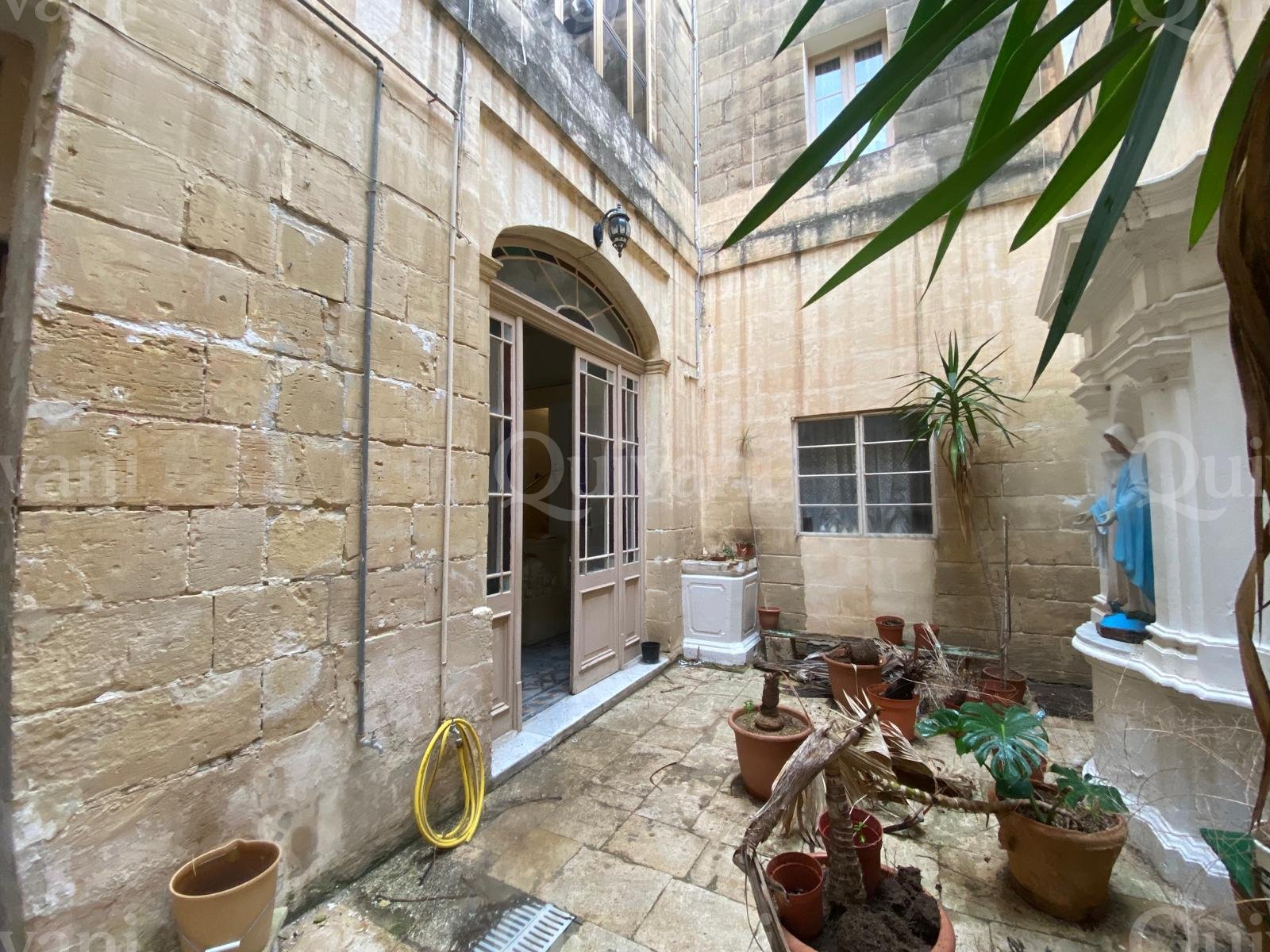 Qormi, Unconverted Townhouse