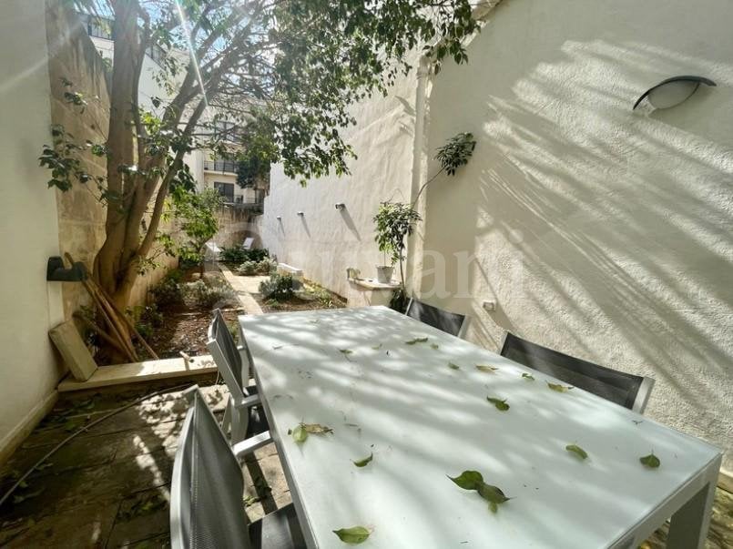 Sliema, Furnished Town House