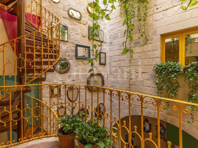 Vittoriosa, Converted House of Character
