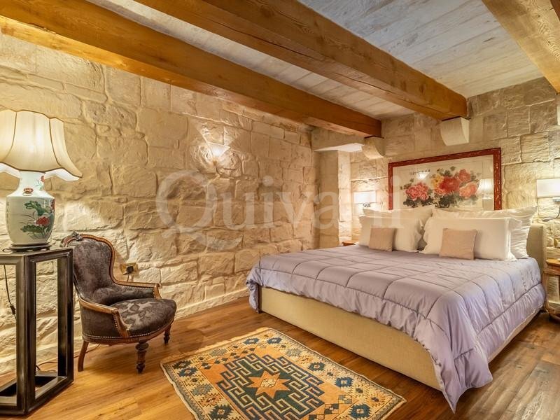 Vittoriosa, Converted House of Character