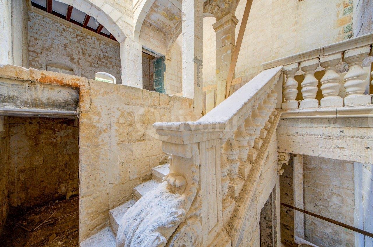 Valletta, Unconverted Palazzo