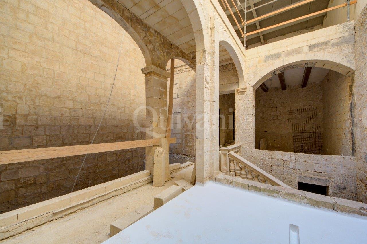 Valletta, Unconverted Palazzo