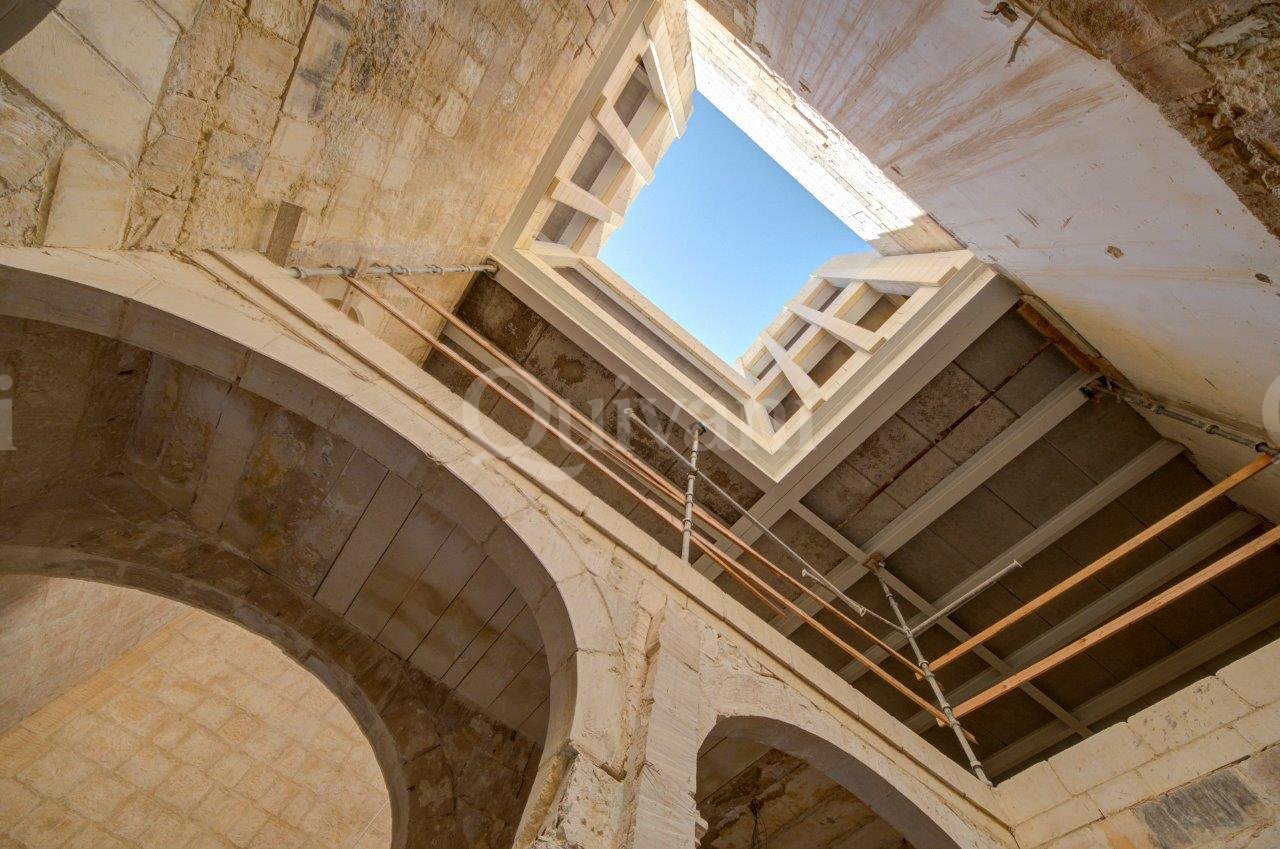 Valletta, Unconverted Palazzo
