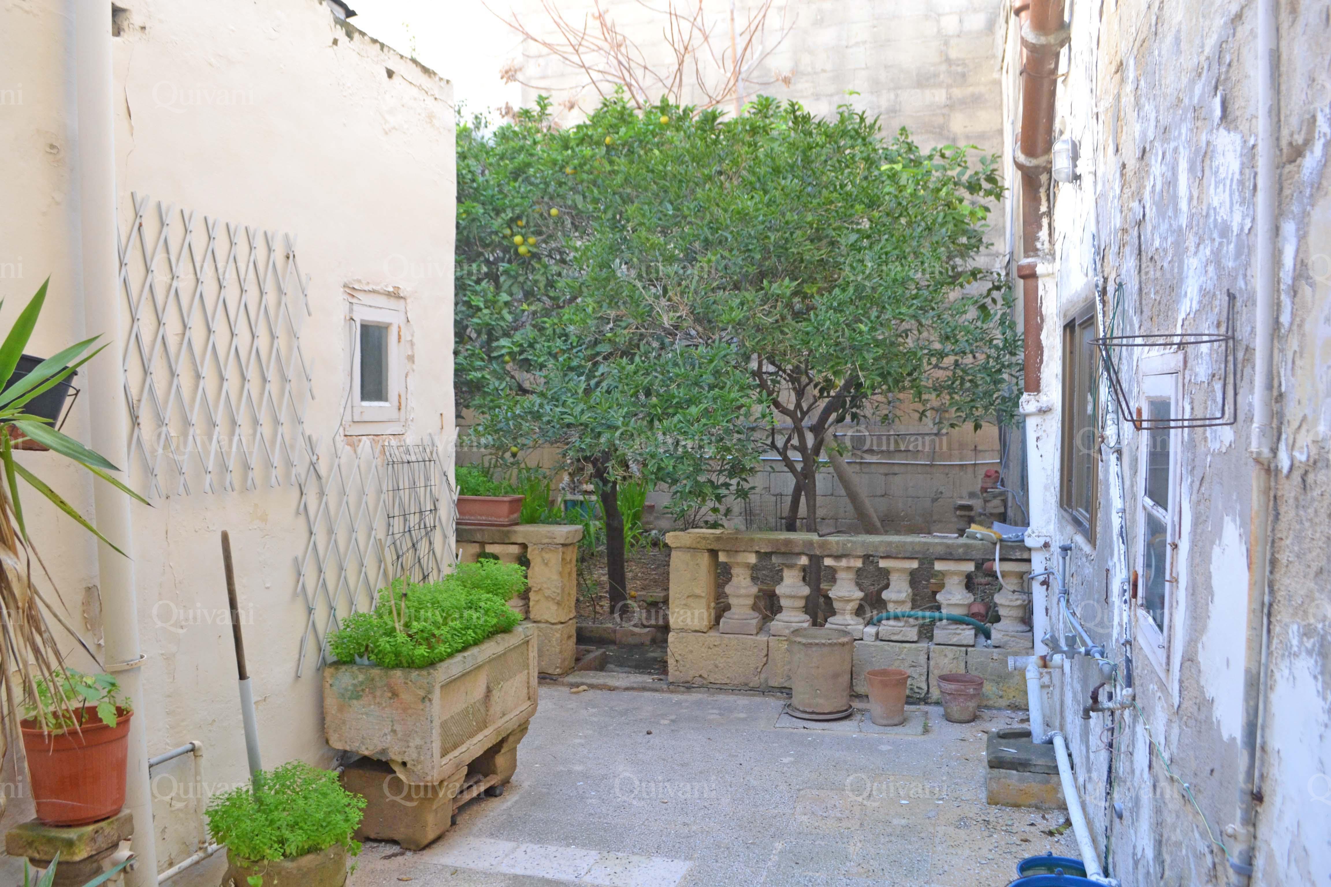 Qormi, Shell Guest House
