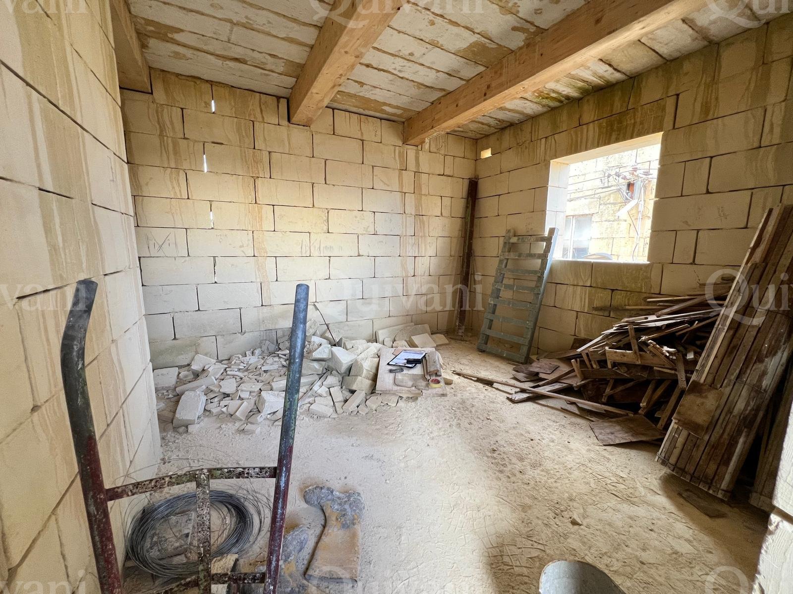 Zabbar Shell Form House of Character