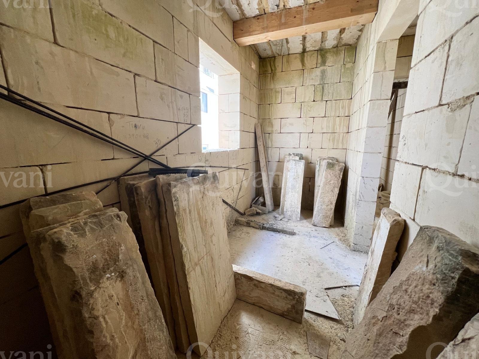 Zabbar Shell Form House of Character