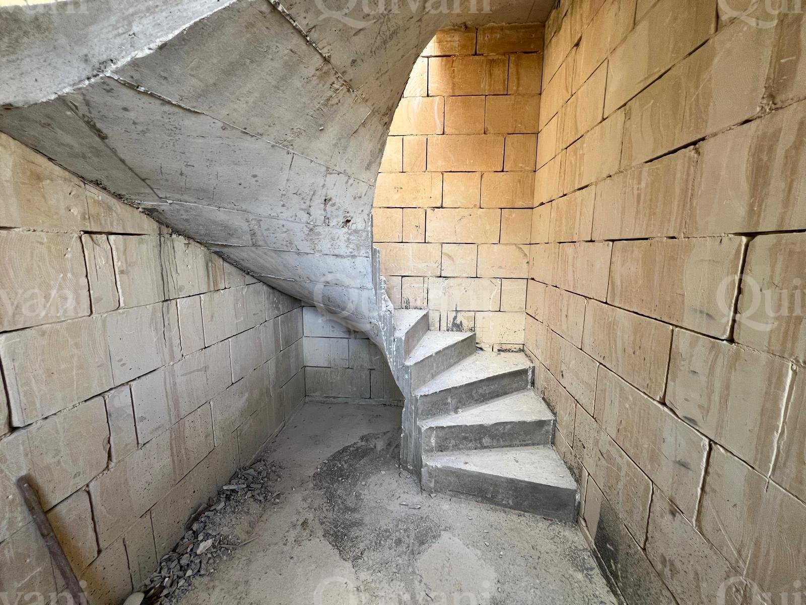 Zabbar Shell Form House of Character