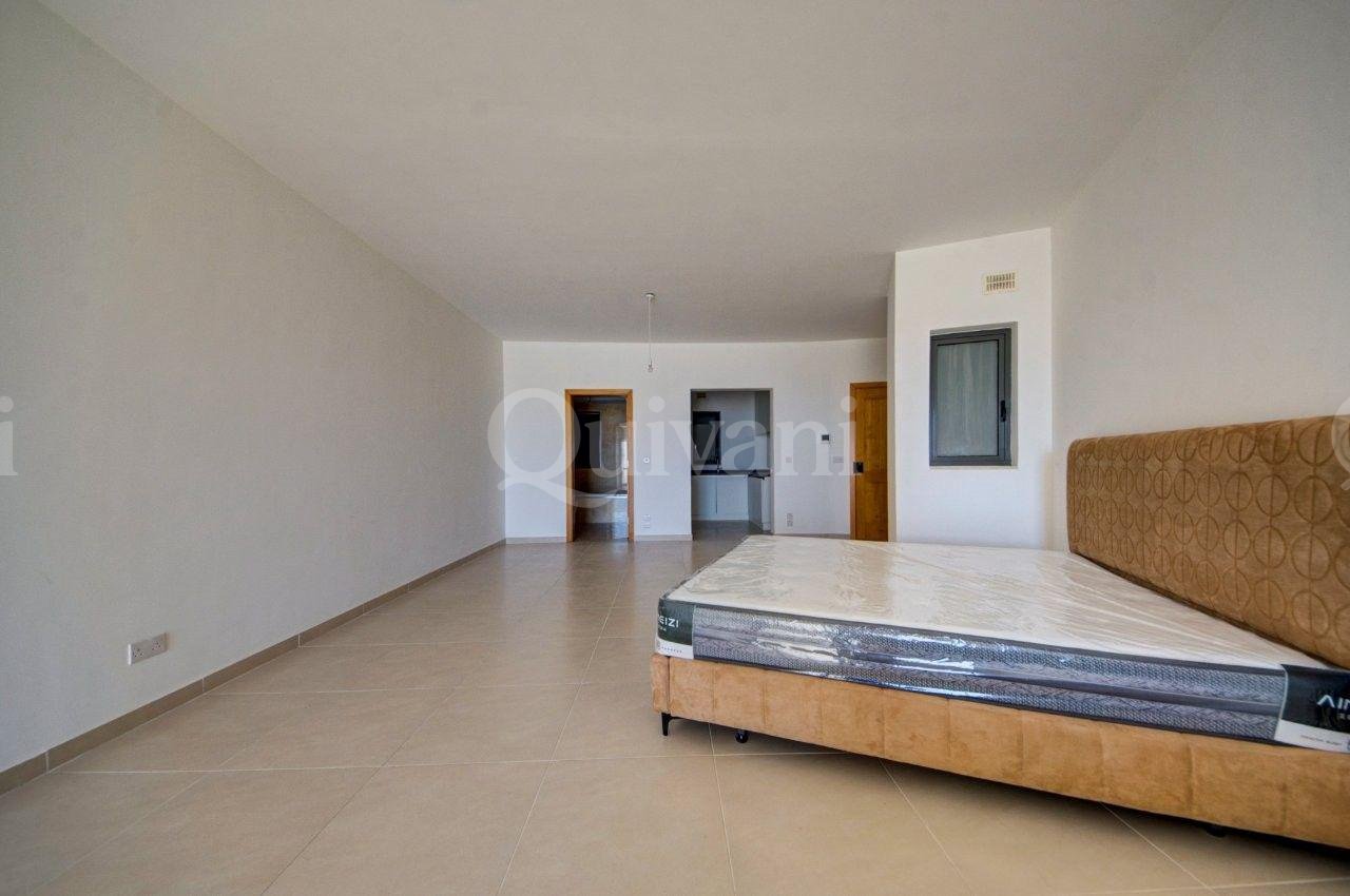 Ta Monita Finished Apartment + Piazza & distant Sea views