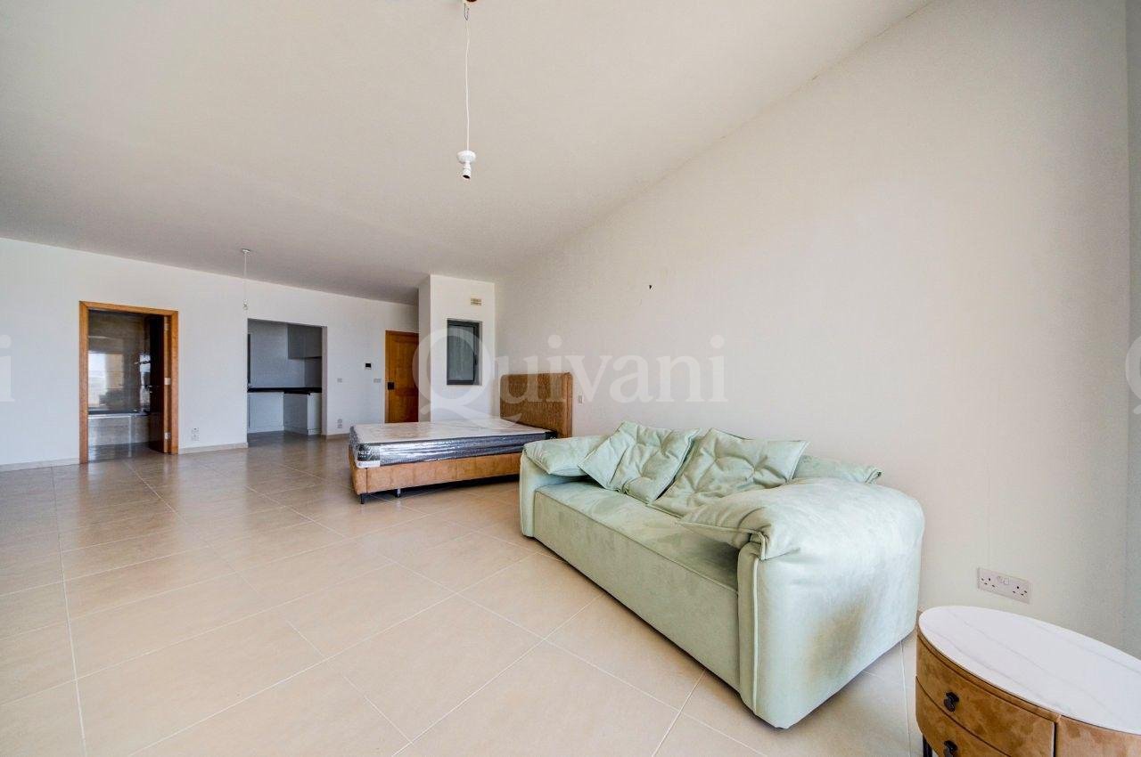 Ta Monita Finished Apartment + Piazza & distant Sea views