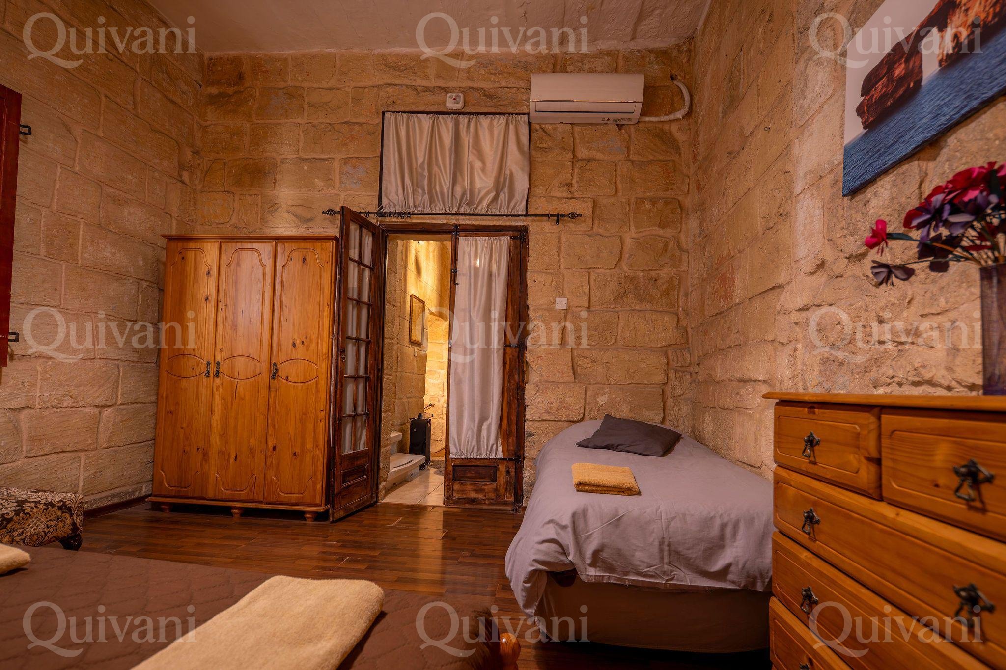 Charming 2 bed House of Character in Quiet area of Cospicua