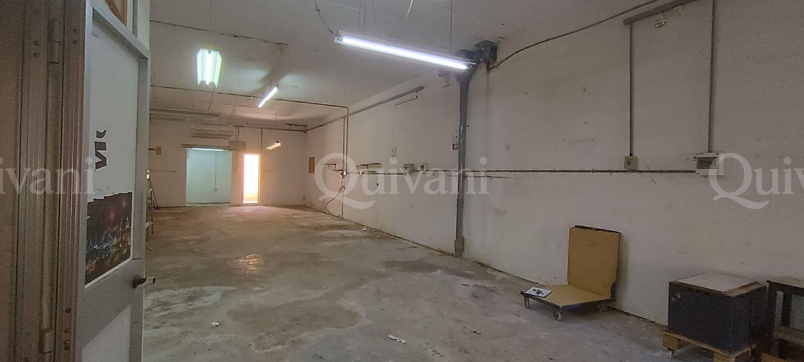 Zejtun, Street level warehouse