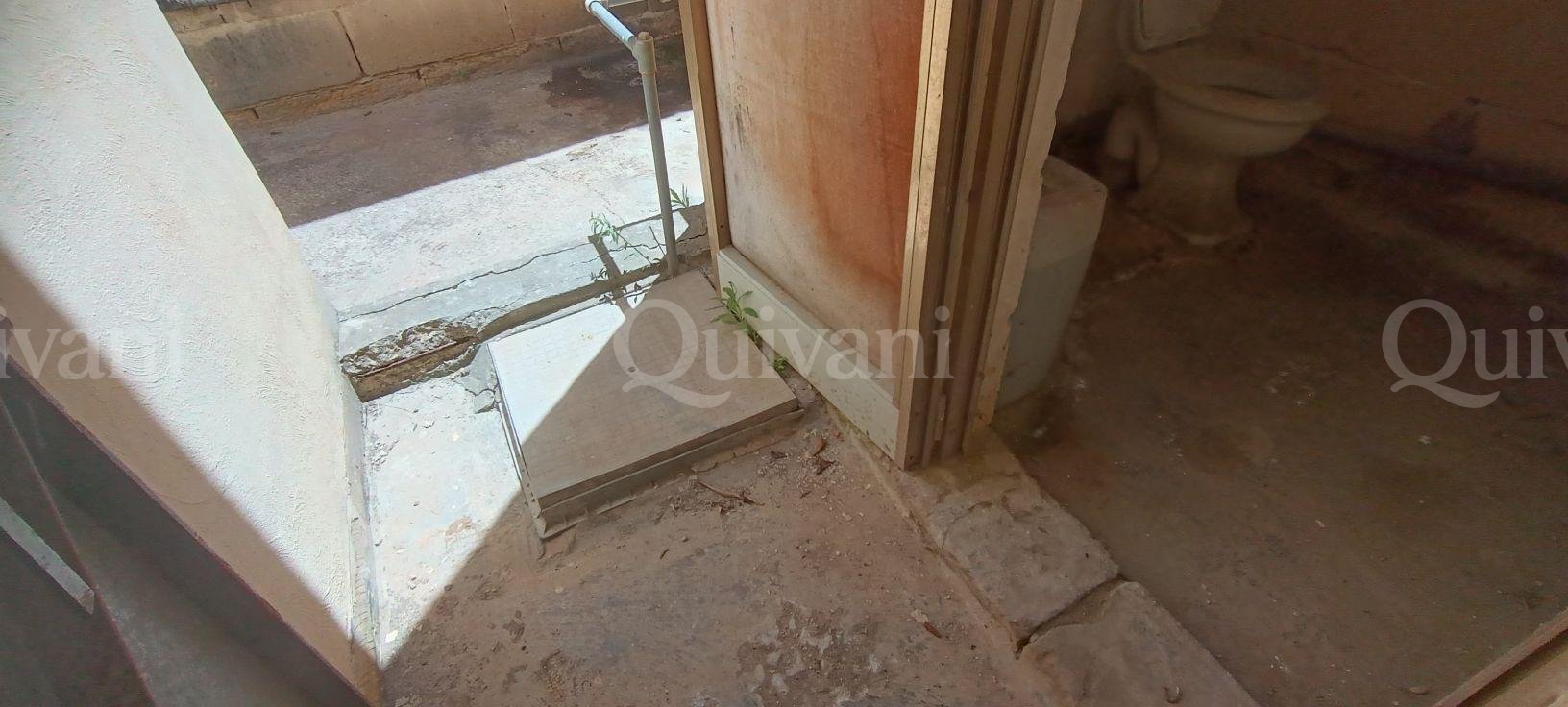 Zejtun, Street level warehouse