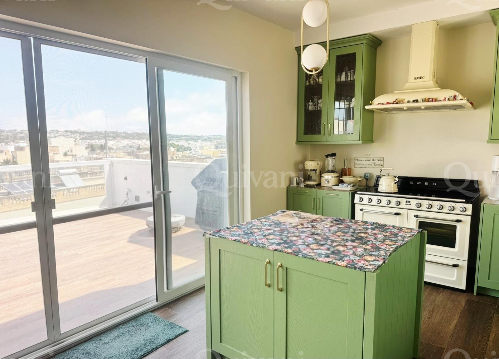 Lija, Penthouse