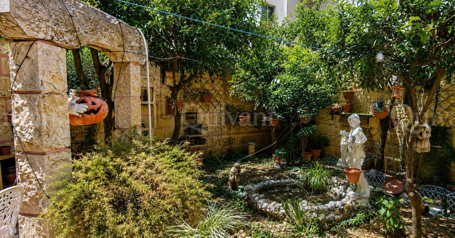 Fgura Terraced House + 1-Car Garage