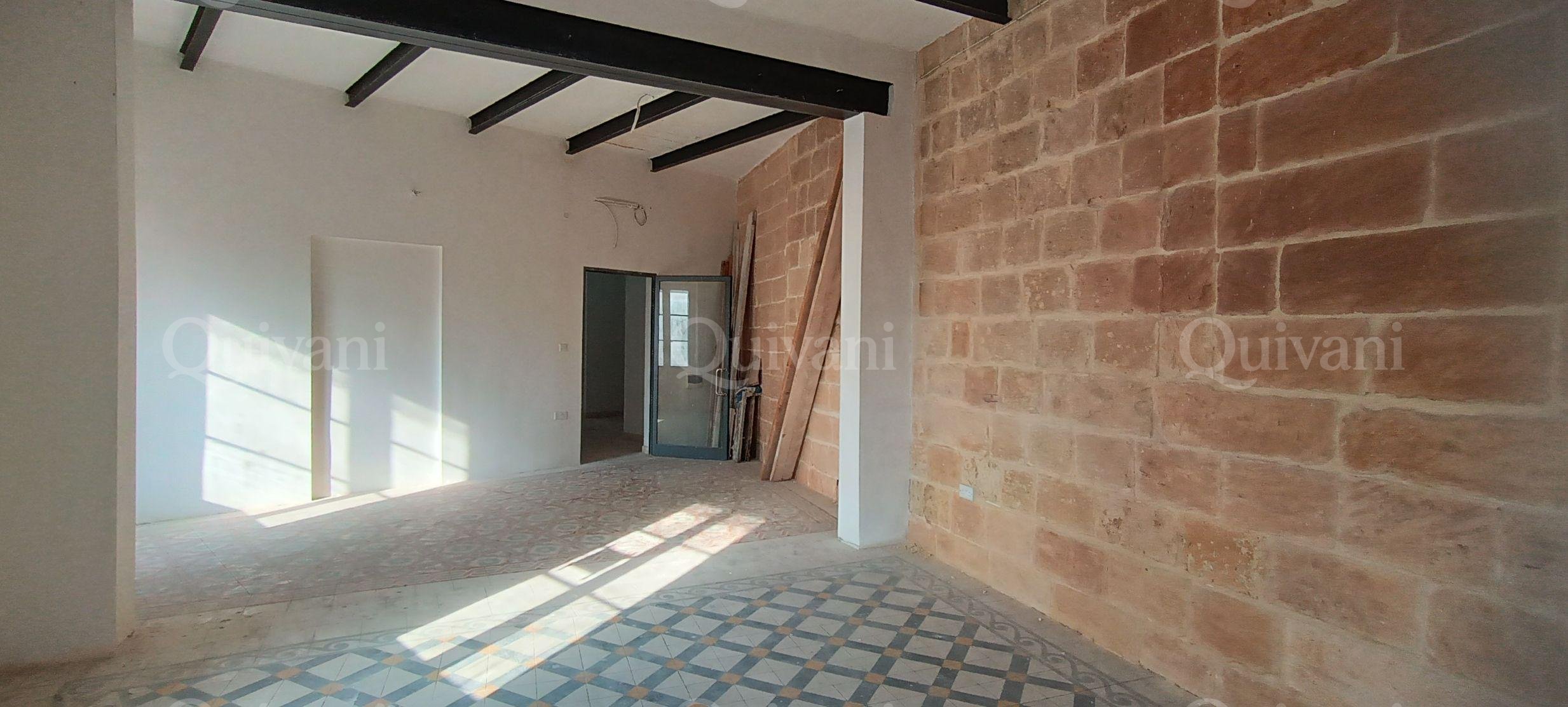 Paola Unique Townhouse in UCA area