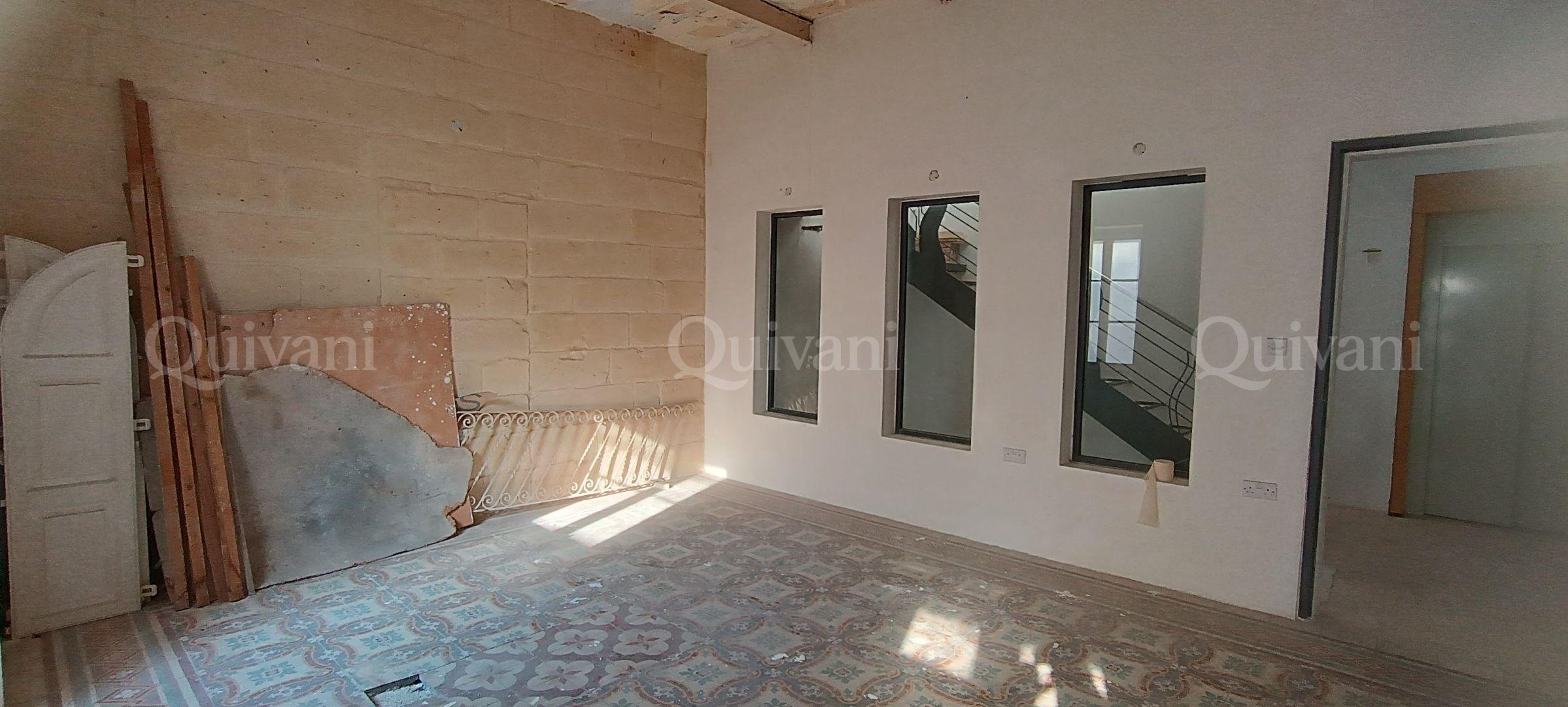 Paola Unique Townhouse in UCA area