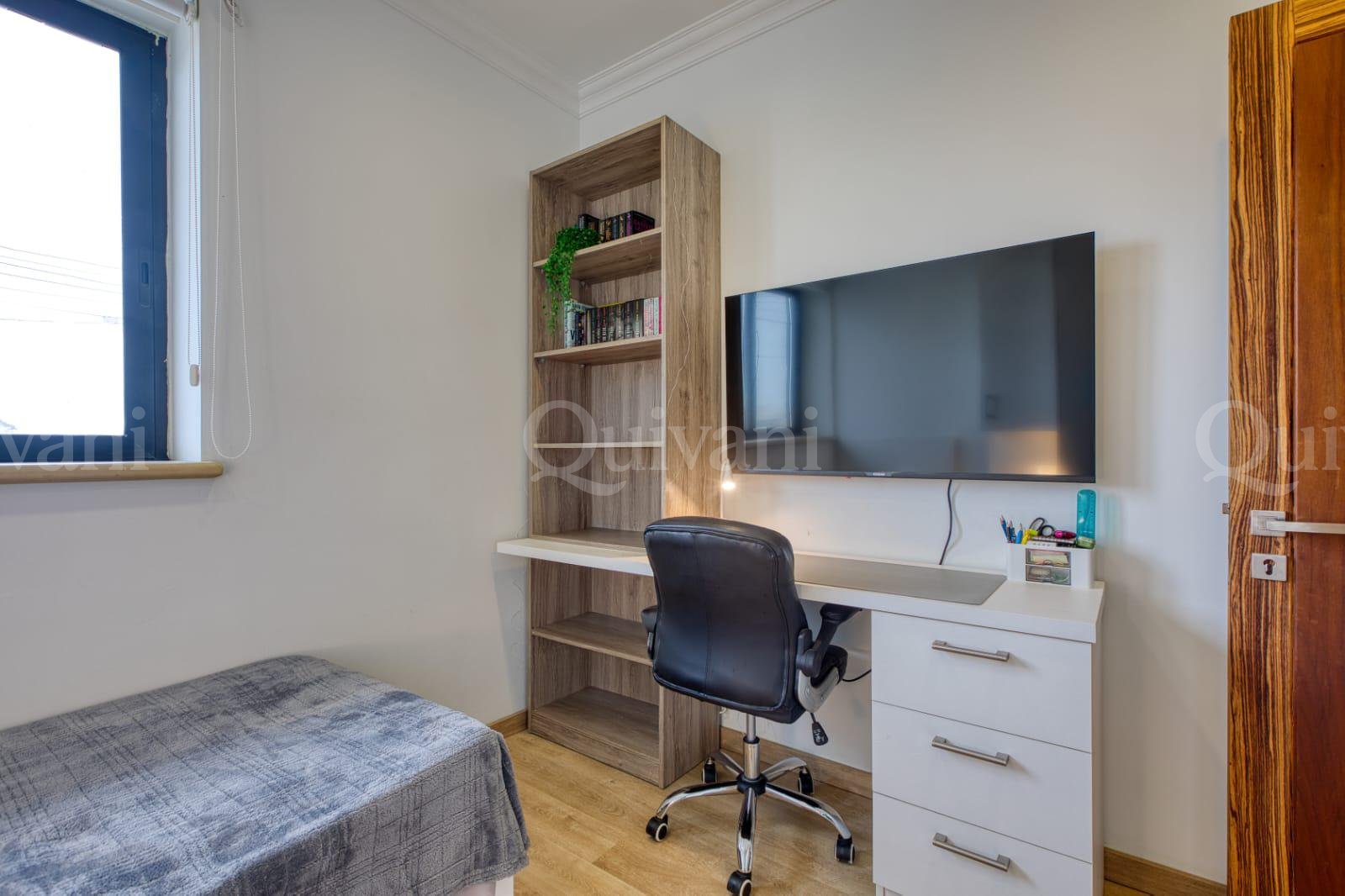 Furnished First Floor Maisonette with one car garage