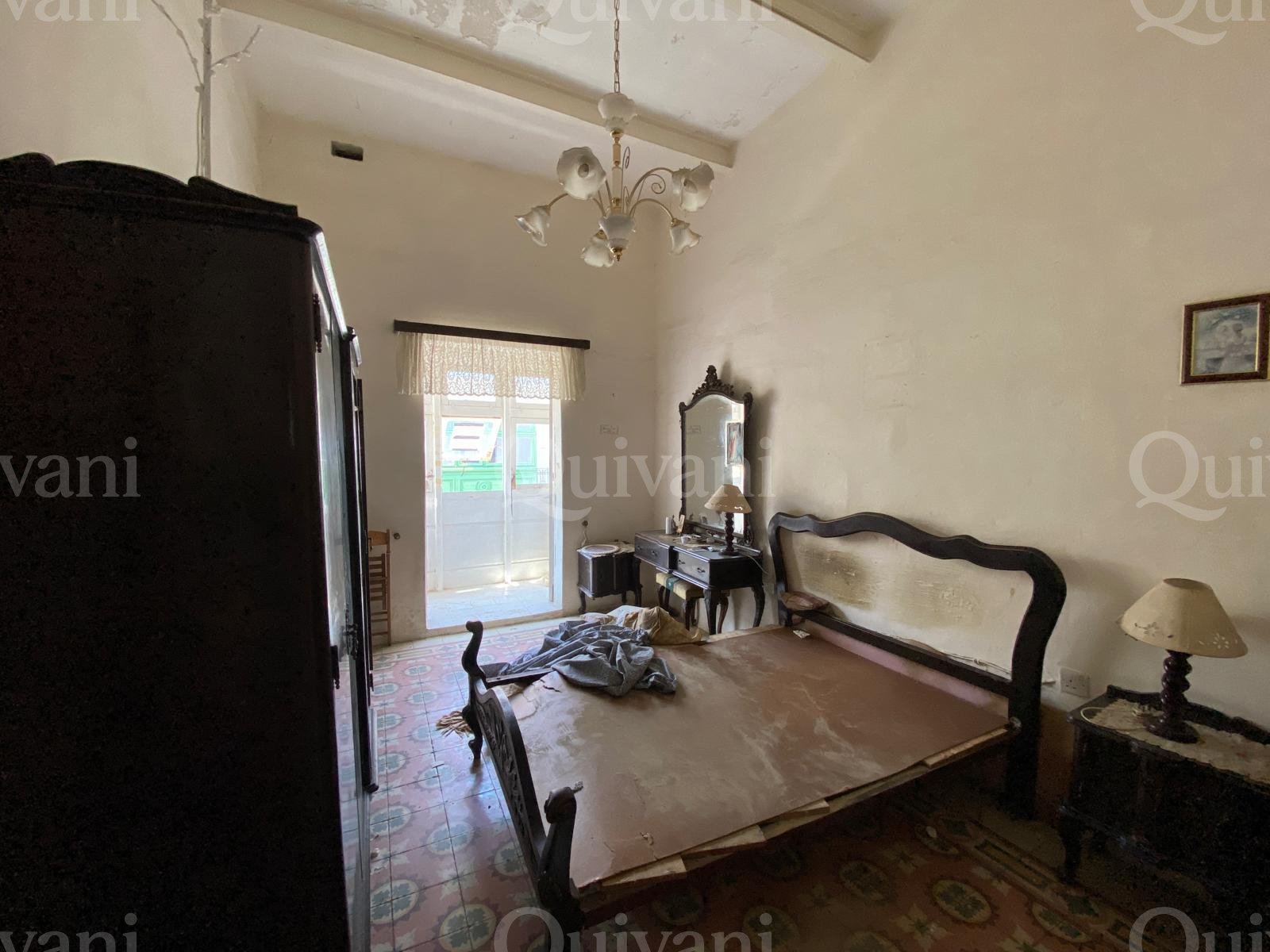 Unconverted Townhouse