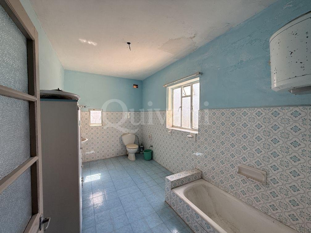 Unconverted Townhouse with Garden
