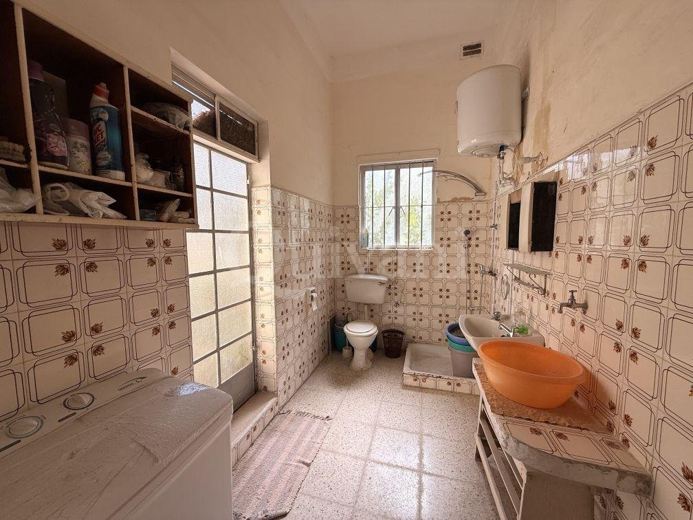 Unconverted Townhouse with Garden
