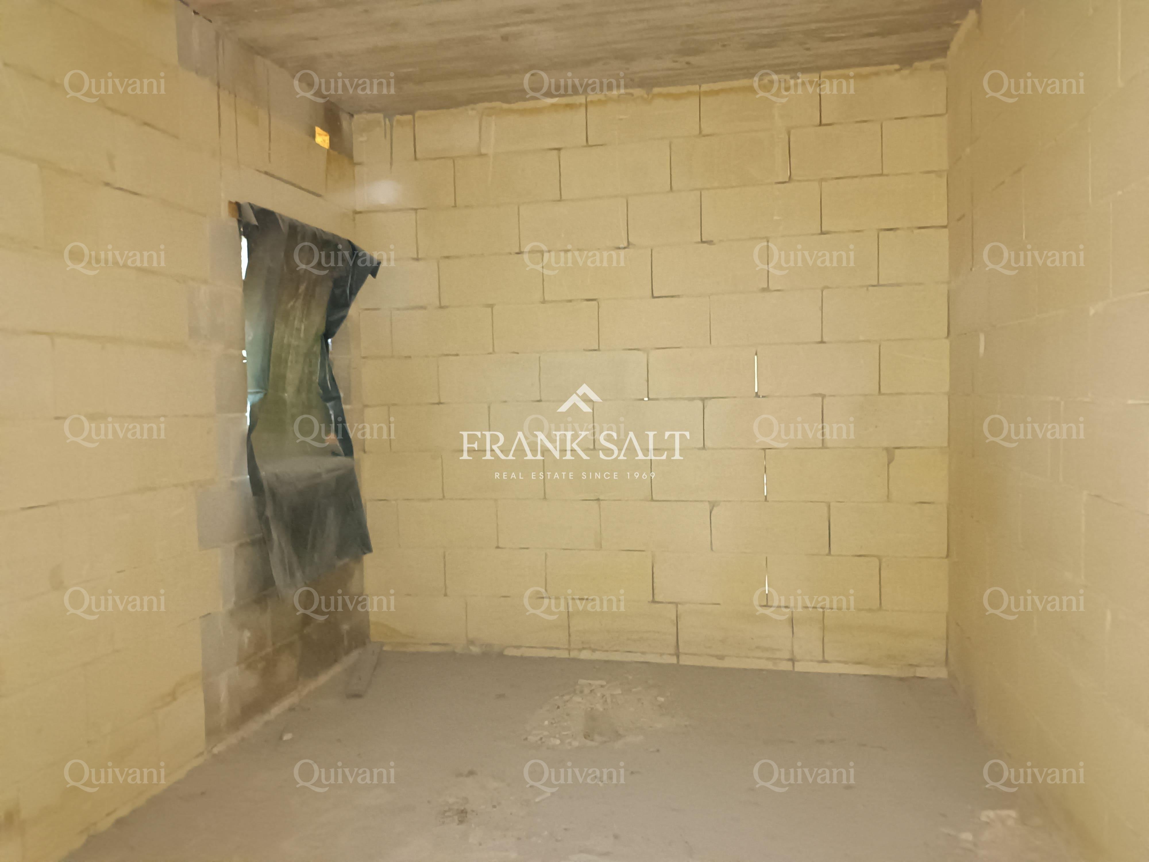Qormi, Finished Penthouse 2 Bed + Study