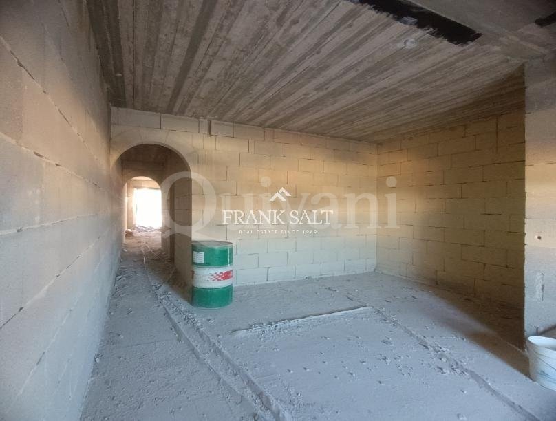 Qormi, Finished Penthouse 2 Bed + Study