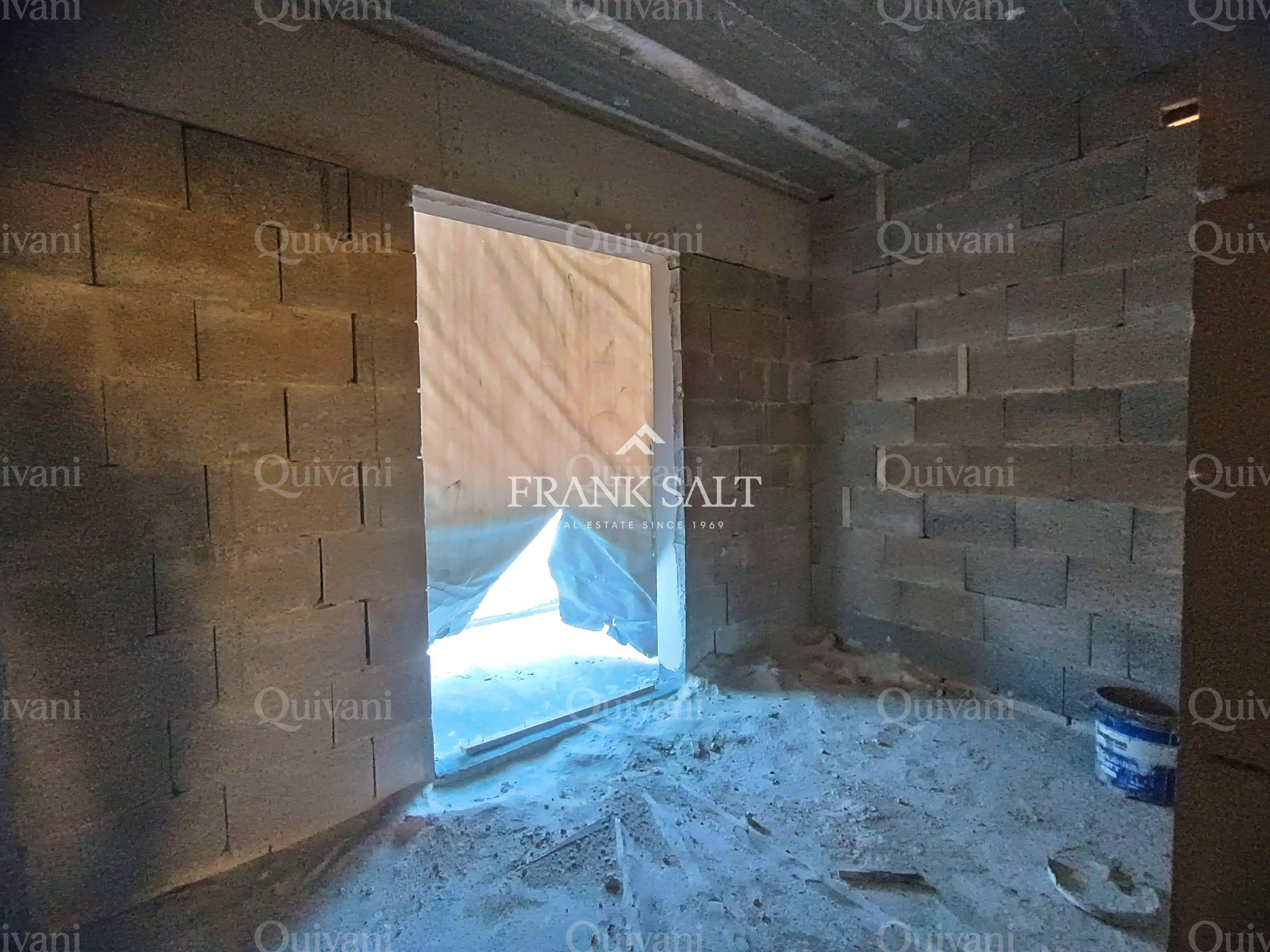Qormi, Finished Penthouse 2 Bed + Study