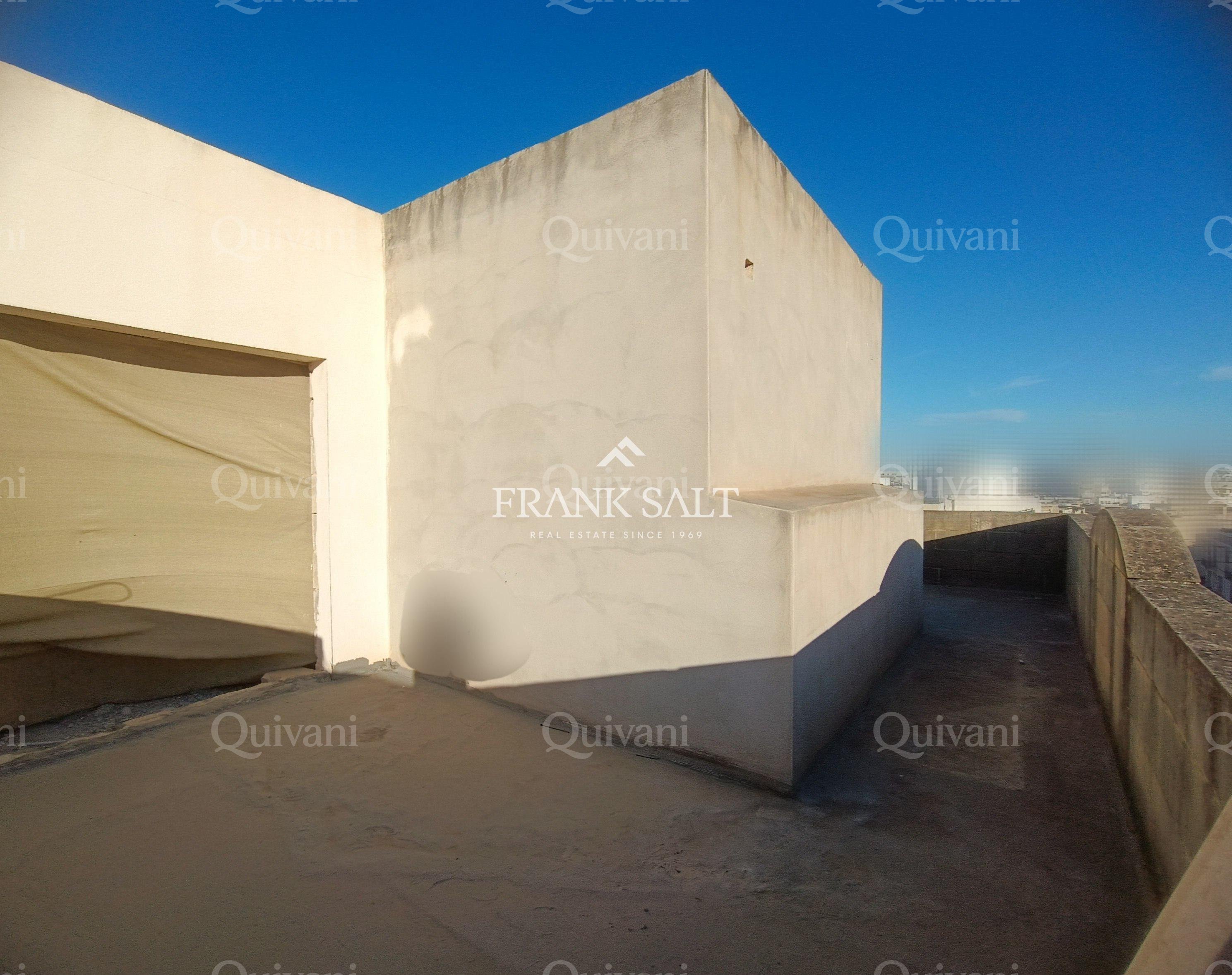 Qormi, Finished Penthouse 2 Bed + Study