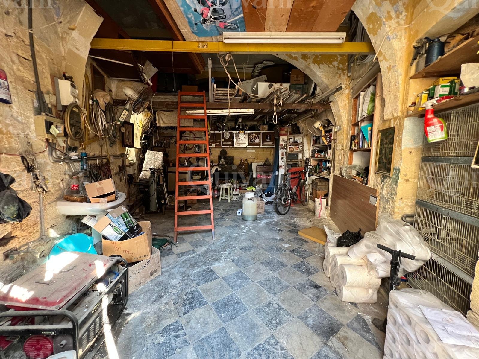 Zebbug 1 car street Level Garage