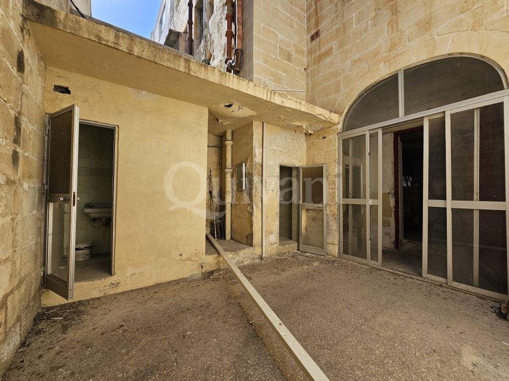 Street Level Loft or Garage