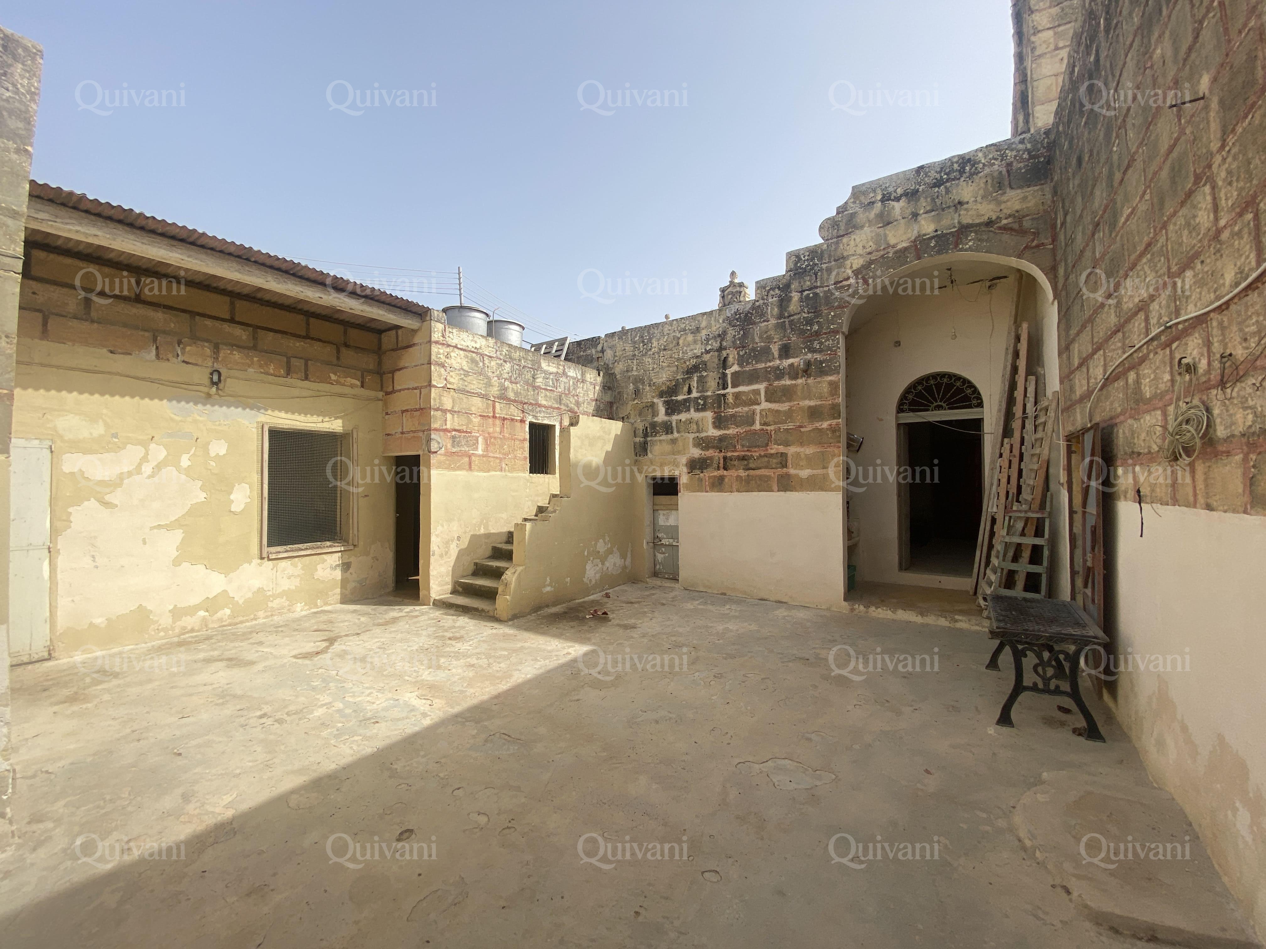 Zejtun, Unconverted Farmhouse