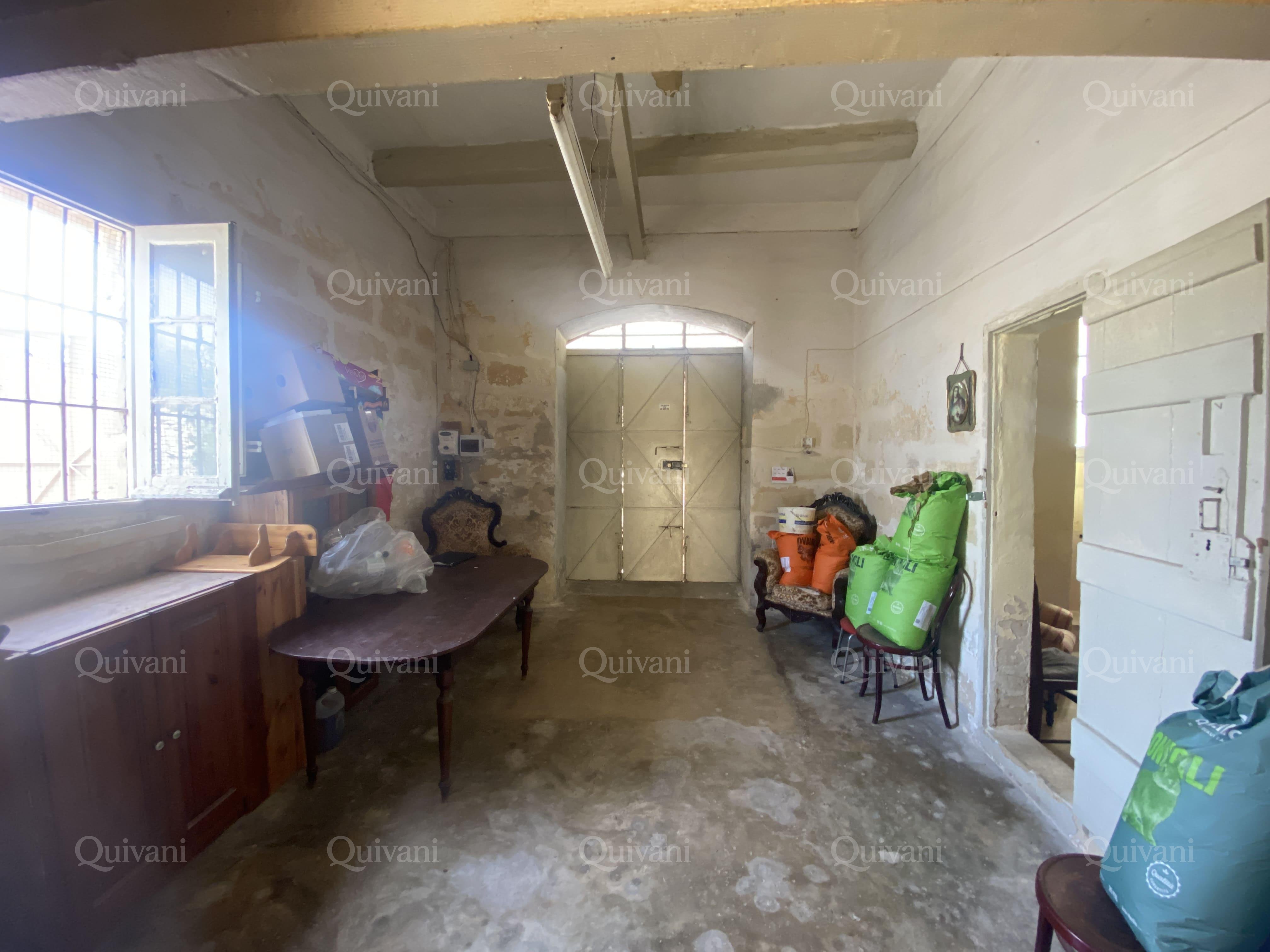 Zejtun, Unconverted Farmhouse